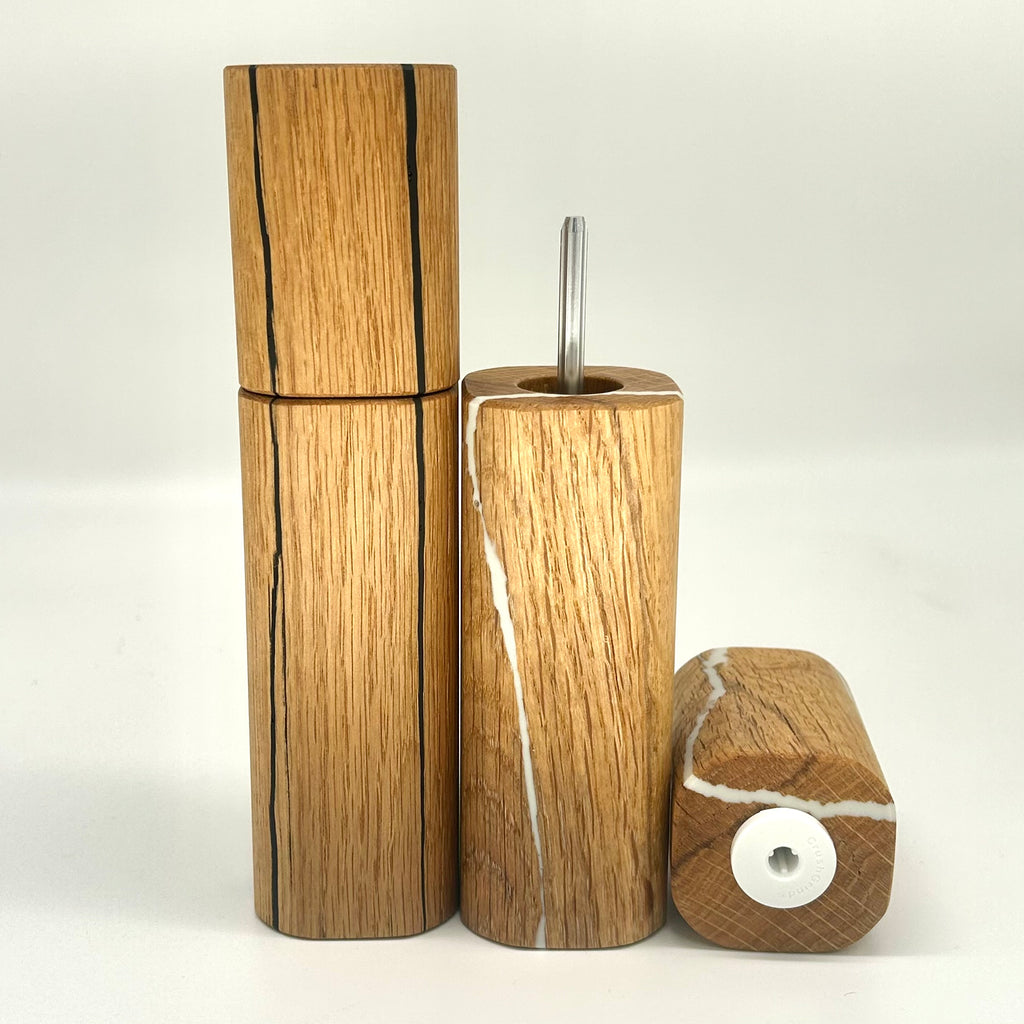 Gewürzmühlen Duo  Eiche   "white-black stripes" (epoxidharz) - daskuechenholz