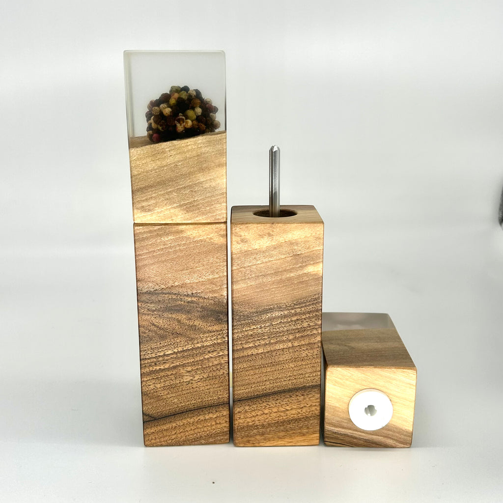 "Salt & Pepper" Gewürzmühlen Duo Walnuss / Epoxidharz - daskuechenholz